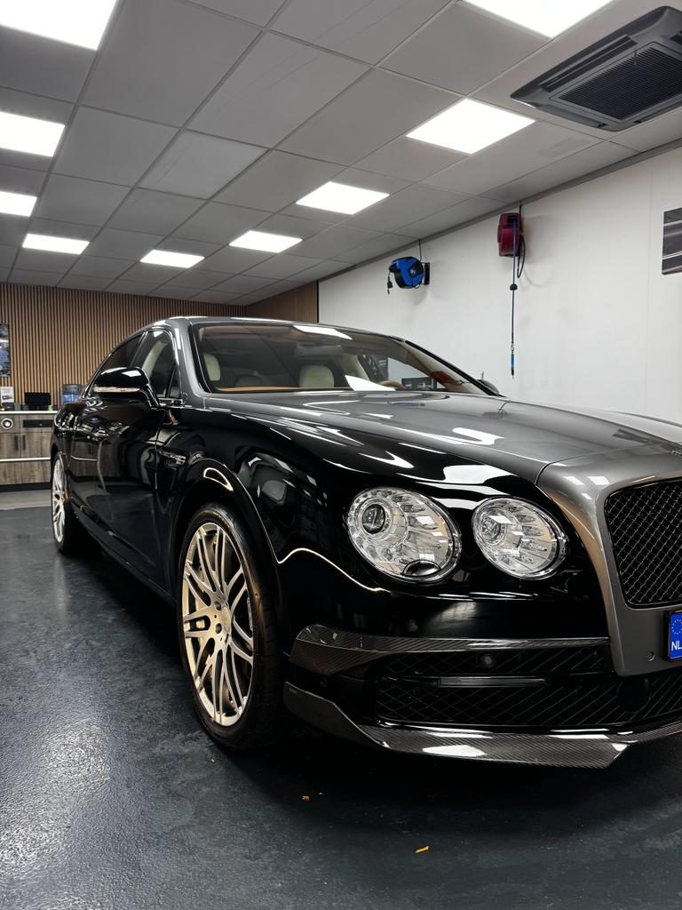 Bentley met gouden velgen
