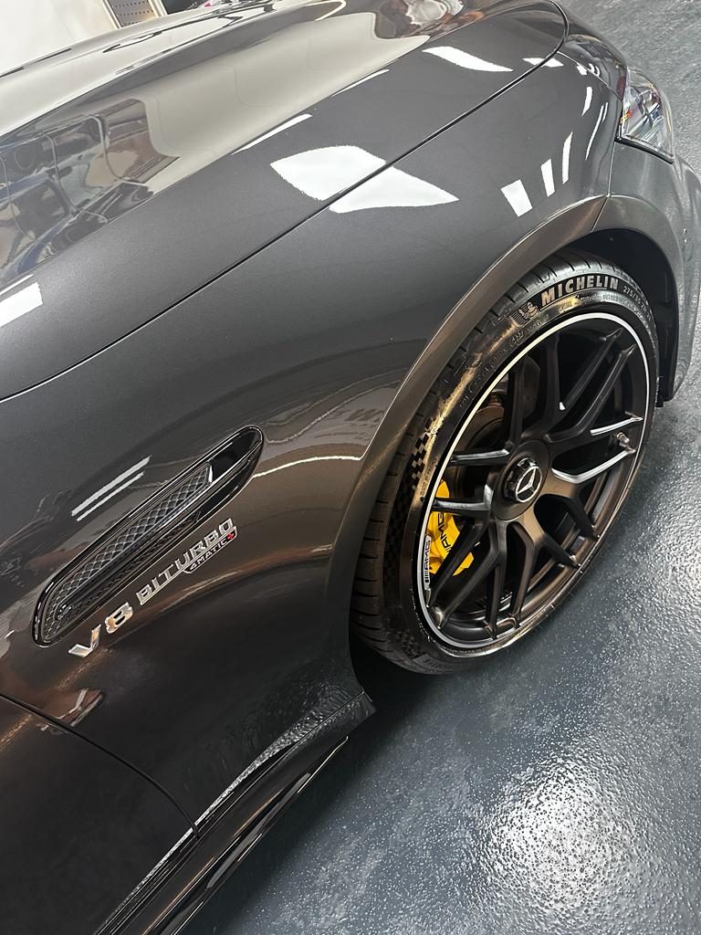 Porsche 911 met gouden velgen